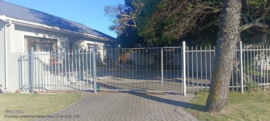 5 Bedroom Property for Sale in Hartenbos Central Western Cape